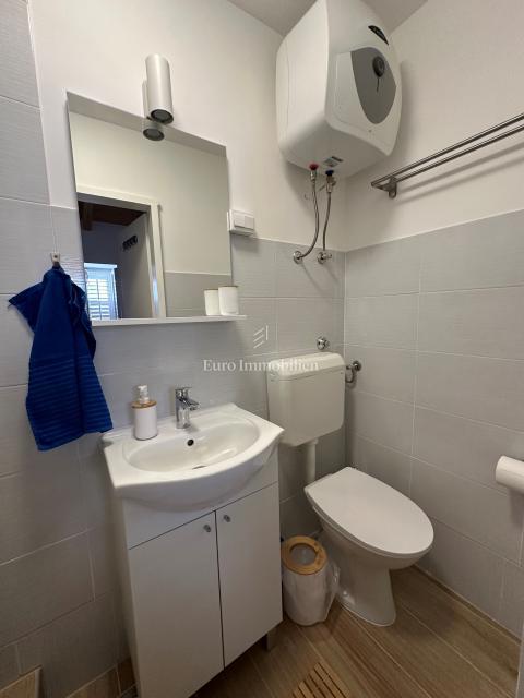 Obnovljena hiša s 5 enotami, prva vrsta do morja