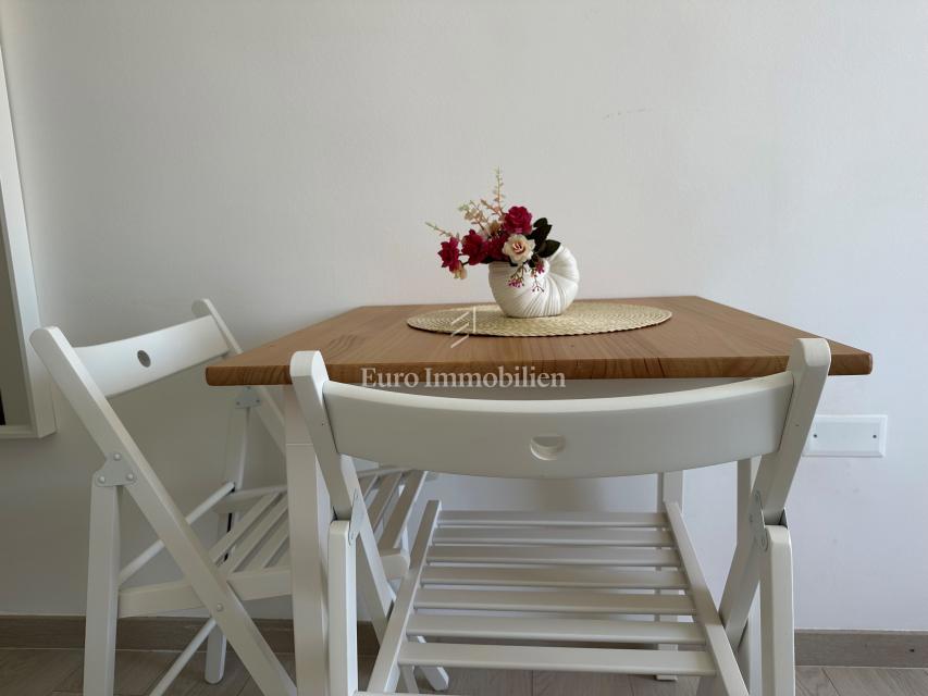 Obnovljena hiša s 5 enotami, prva vrsta do morja