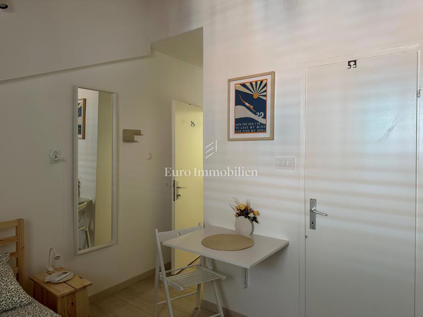 Obnovljena hiša s 5 enotami, prva vrsta do morja