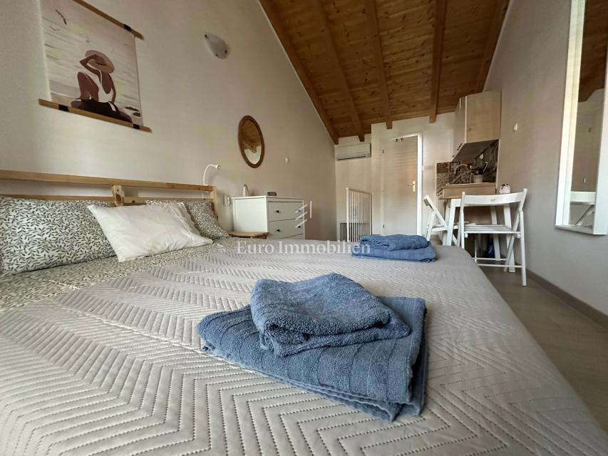 Obnovljena hiša s 5 enotami, prva vrsta do morja