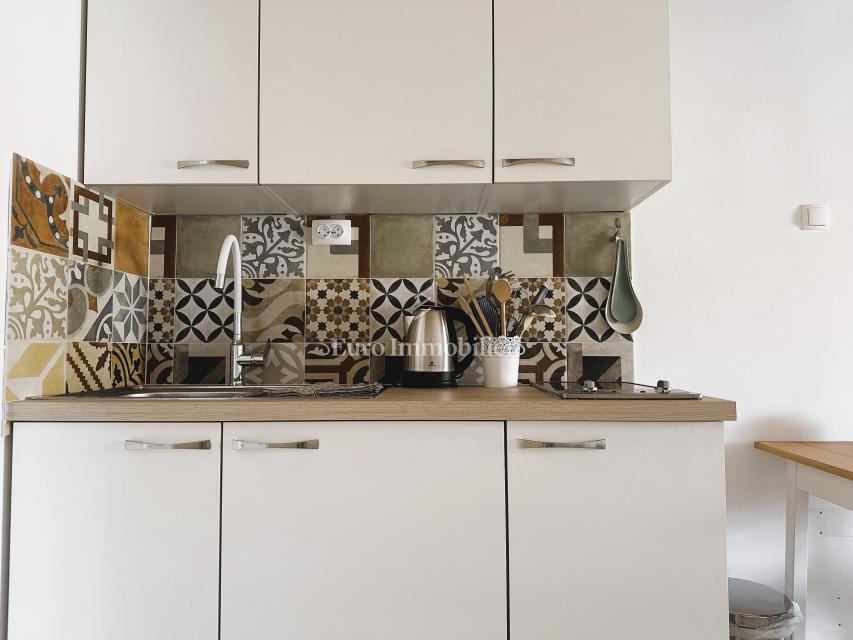 Obnovljena hiša s 5 enotami, prva vrsta do morja