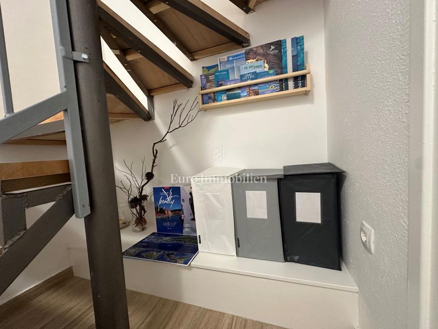 Obnovljena hiša s 5 enotami, prva vrsta do morja