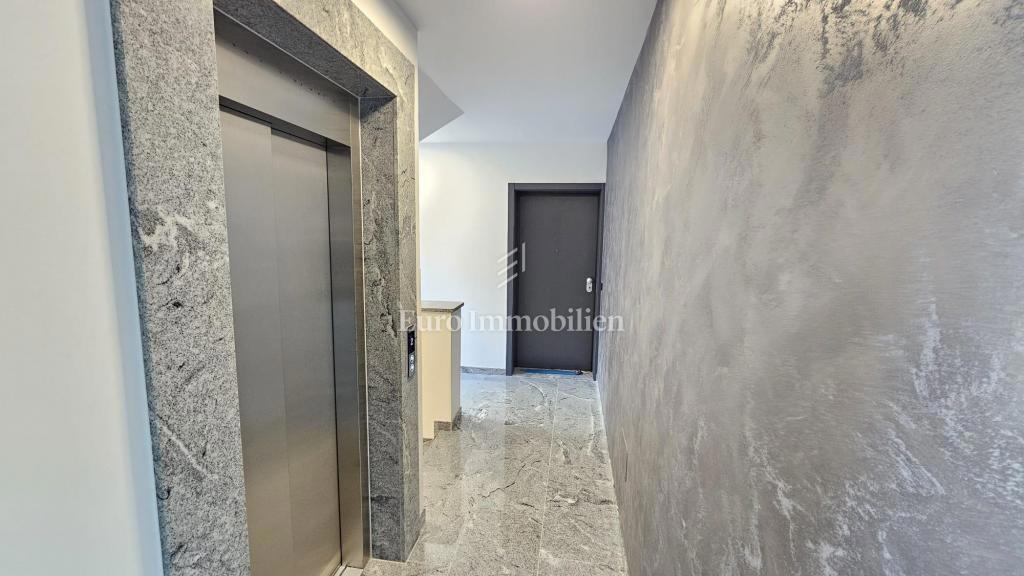 Kantrida - Moderno trisobno stanovanje z dvema garažnima mestoma