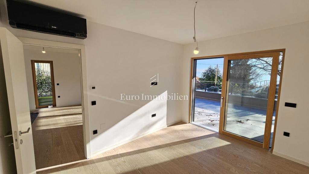 Kantrida - Moderno trisobno stanovanje z dvema garažnima mestoma