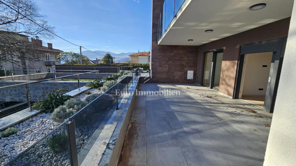 Kantrida - Moderno trisobno stanovanje z dvema garažnima mestoma