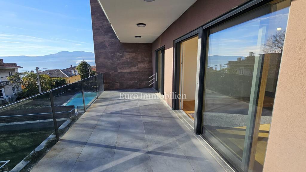 Kantrida - Moderno trisobno stanovanje z dvema garažnima mestoma