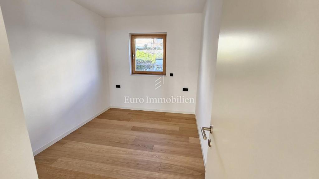 Kantrida - Moderno trisobno stanovanje z dvema garažnima mestoma