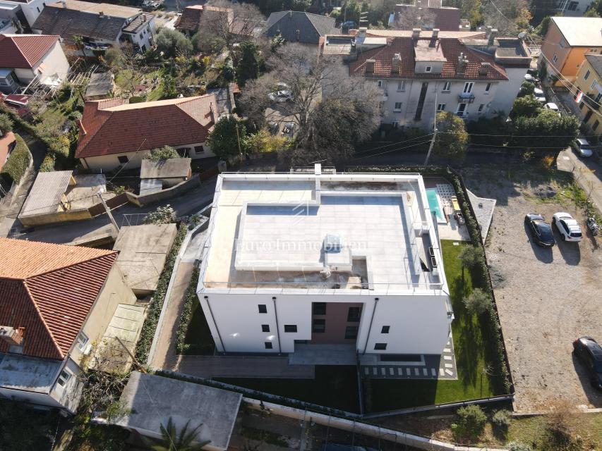 Kantrida - Moderno trisobno stanovanje z dvema garažnima mestoma