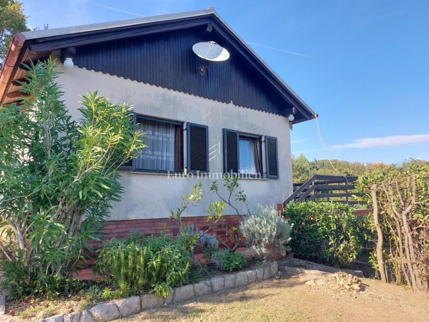 Samostojna hiša s teraso in vrtom, Čižići