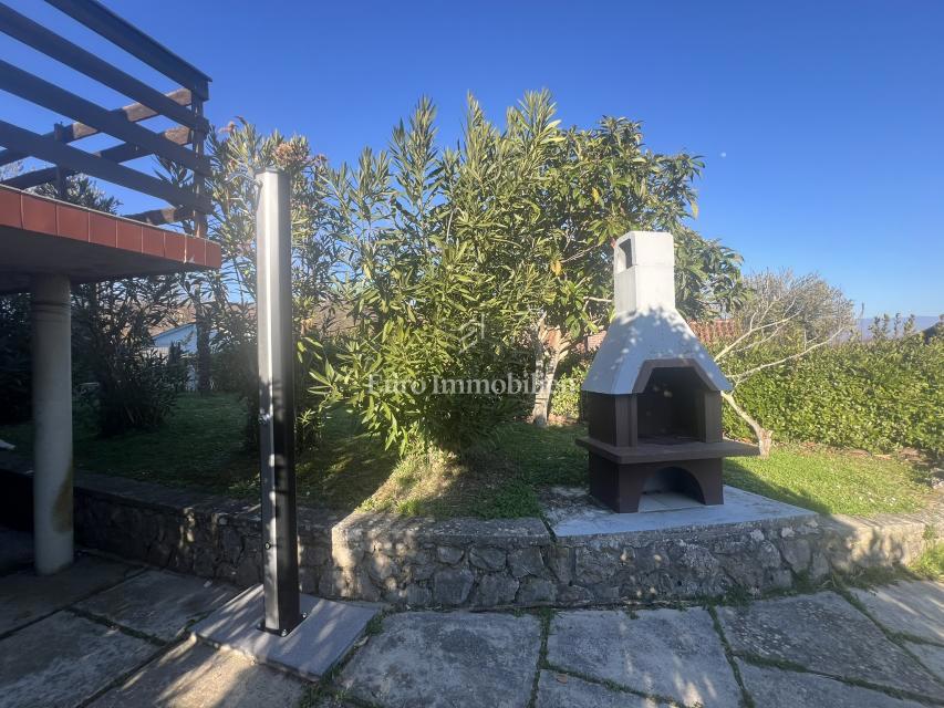 Samostojna hiša s teraso in vrtom, Čižići