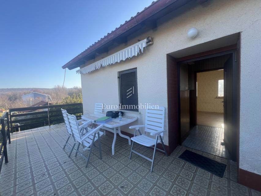 Samostojna hiša s teraso in vrtom, Čižići