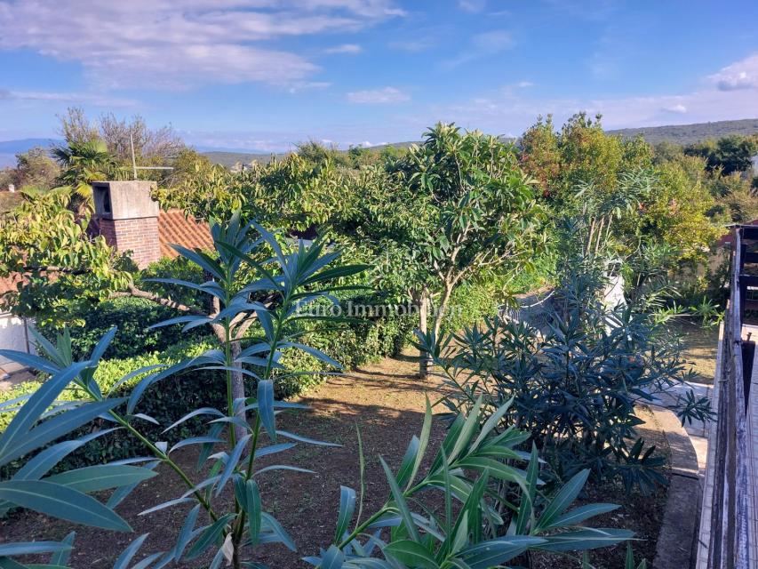 Samostojna hiša s teraso in vrtom, Čižići