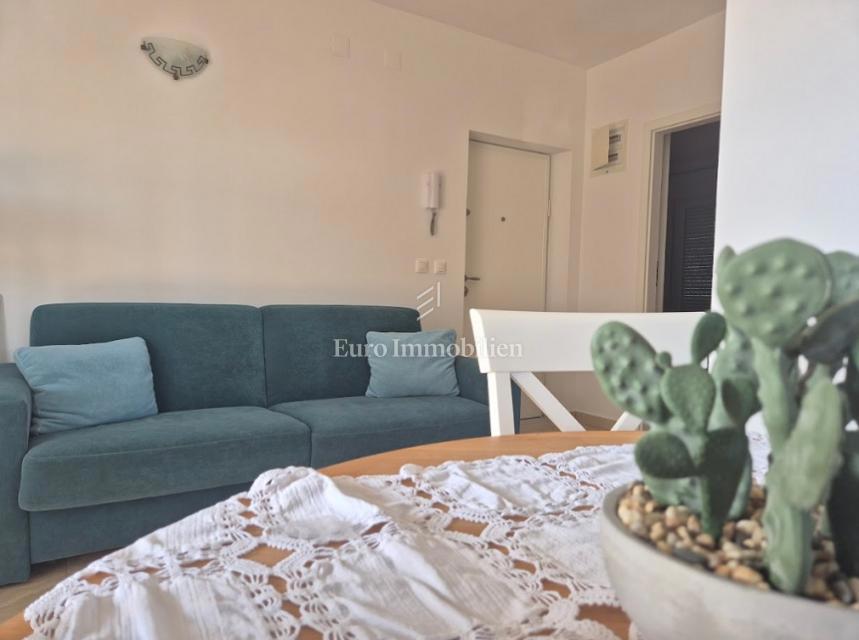 Mandre - apartma z dvema terasama, druga vrsta do morja