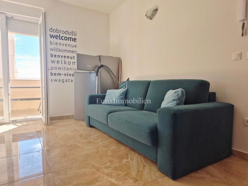 Mandre - apartma z dvema terasama, druga vrsta do morja