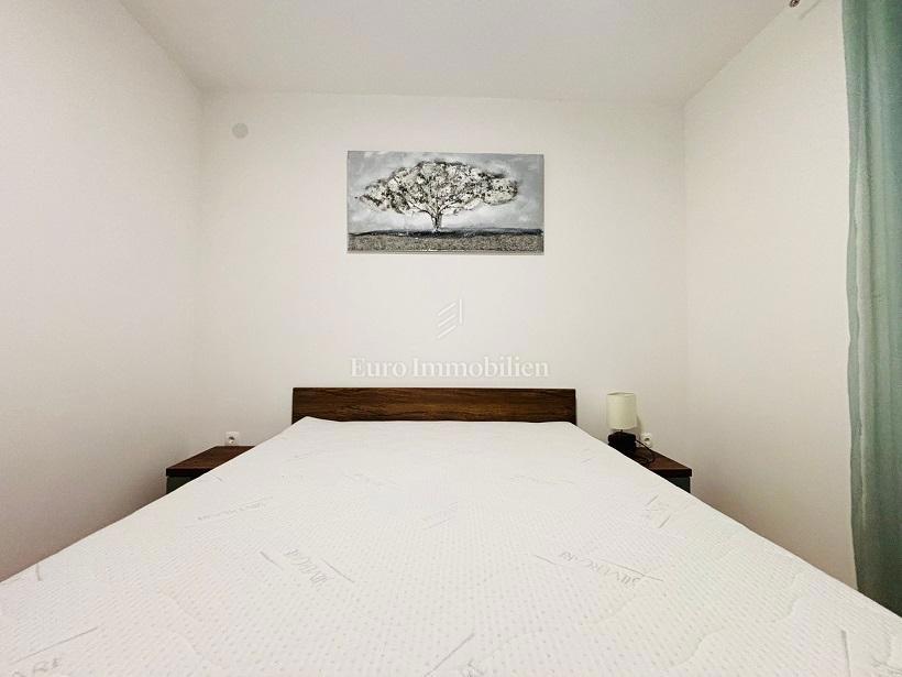 Novalja – Apartma v novogradnji s skupnim bazenom