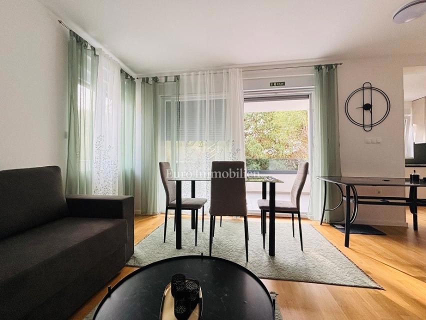 Novalja – Apartma v novogradnji s skupnim bazenom