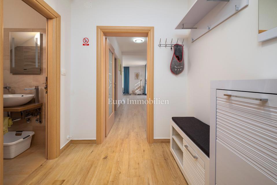 Istra - hiša z bazenom in jacuzzijem 2 km od morja