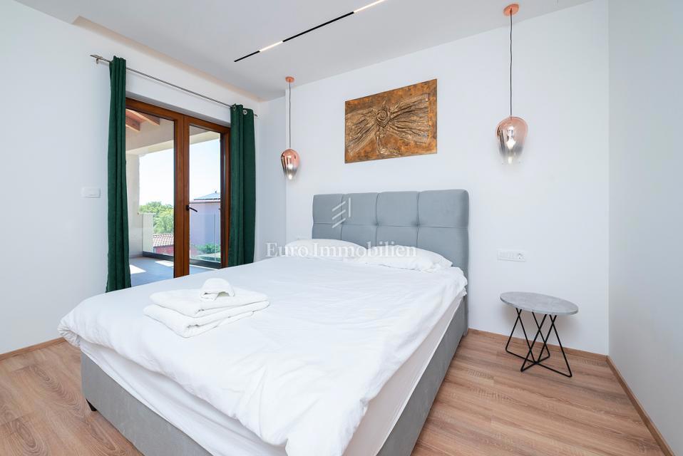 Istra - hiša z bazenom in jacuzzijem 2 km od morja