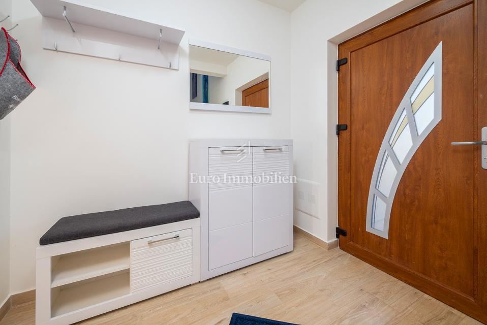 Istra - hiša z bazenom in jacuzzijem 2 km od morja