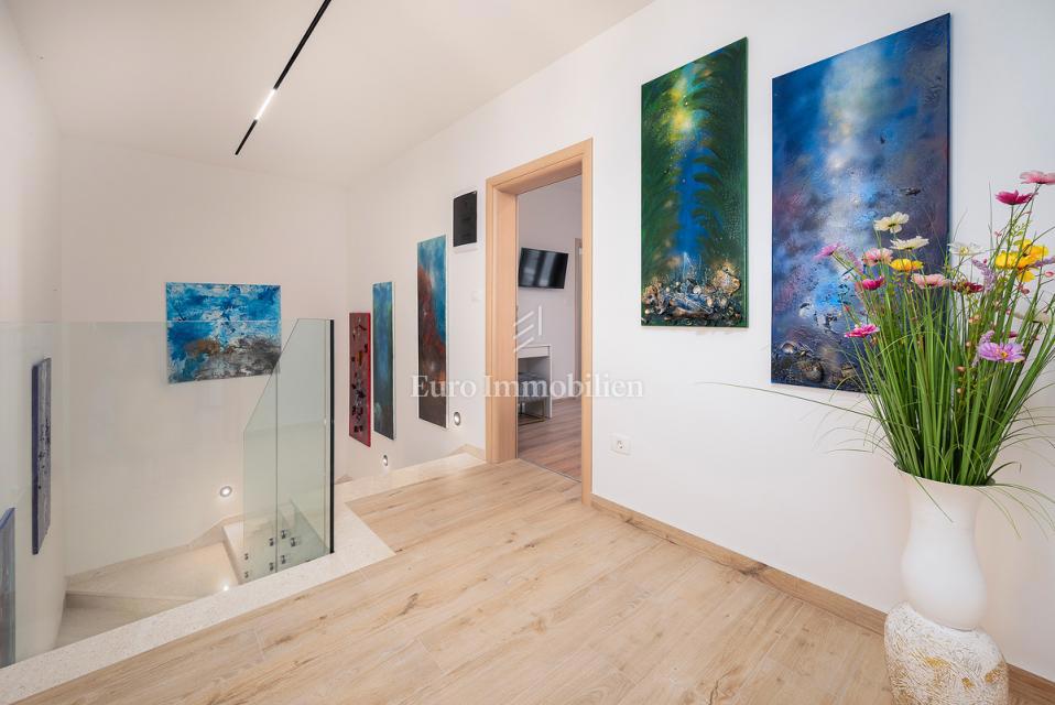 Istra - hiša z bazenom in jacuzzijem 2 km od morja