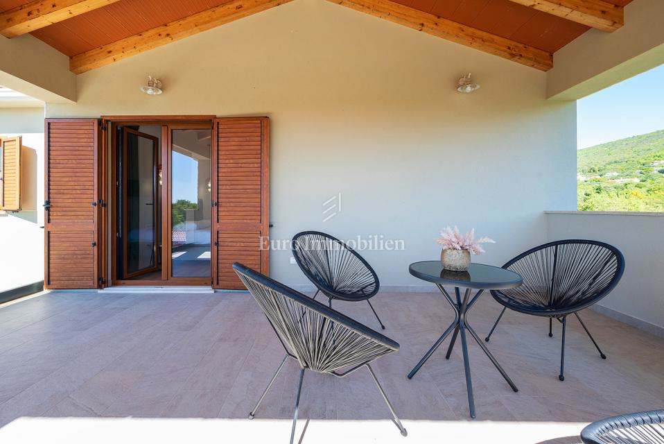 Istra - hiša z bazenom in jacuzzijem 2 km od morja