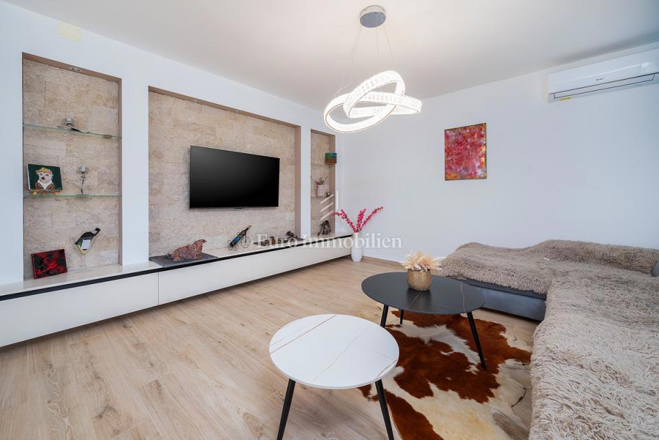 Istra - hiša z bazenom in jacuzzijem 2 km od morja