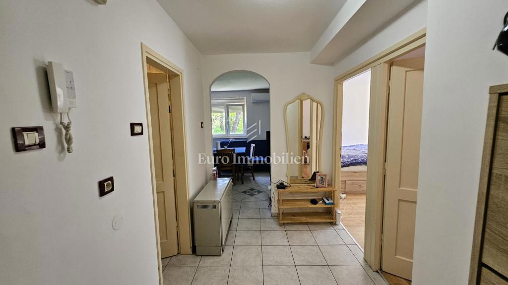 Čudovito 2-sobno stanovanje z dnevno sobo naprodaj