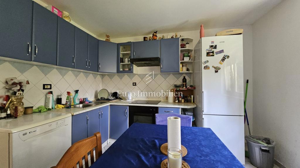 Čudovito 2-sobno stanovanje z dnevno sobo naprodaj