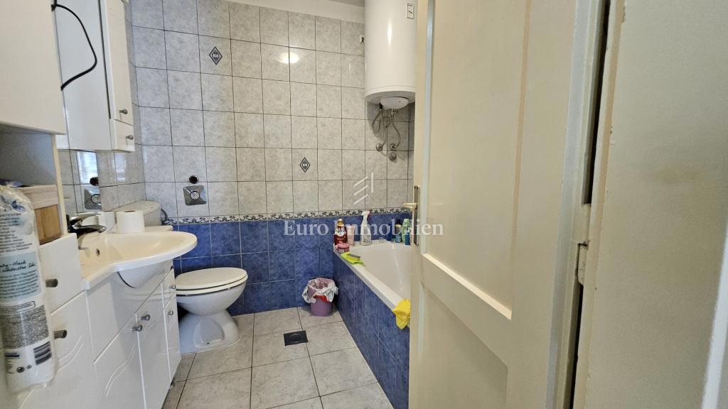 Čudovito 2-sobno stanovanje z dnevno sobo naprodaj