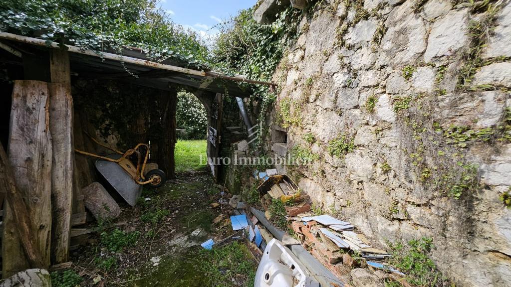 Bribir – zazidljivo zemljišče s staro hišo naprodaj