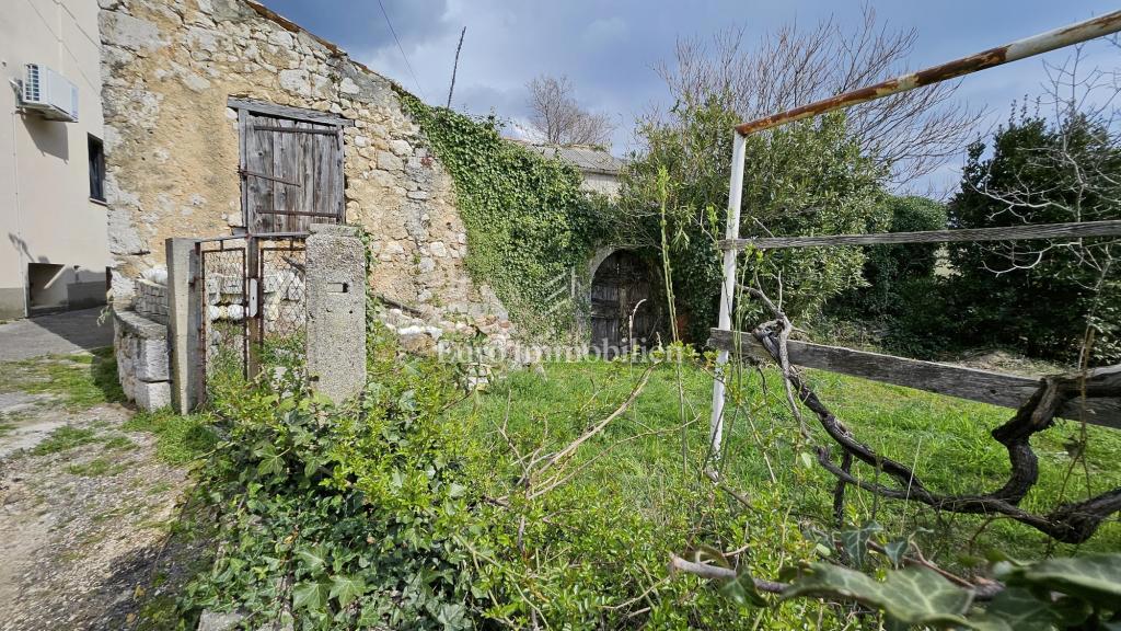 Bribir – zazidljivo zemljišče s staro hišo naprodaj