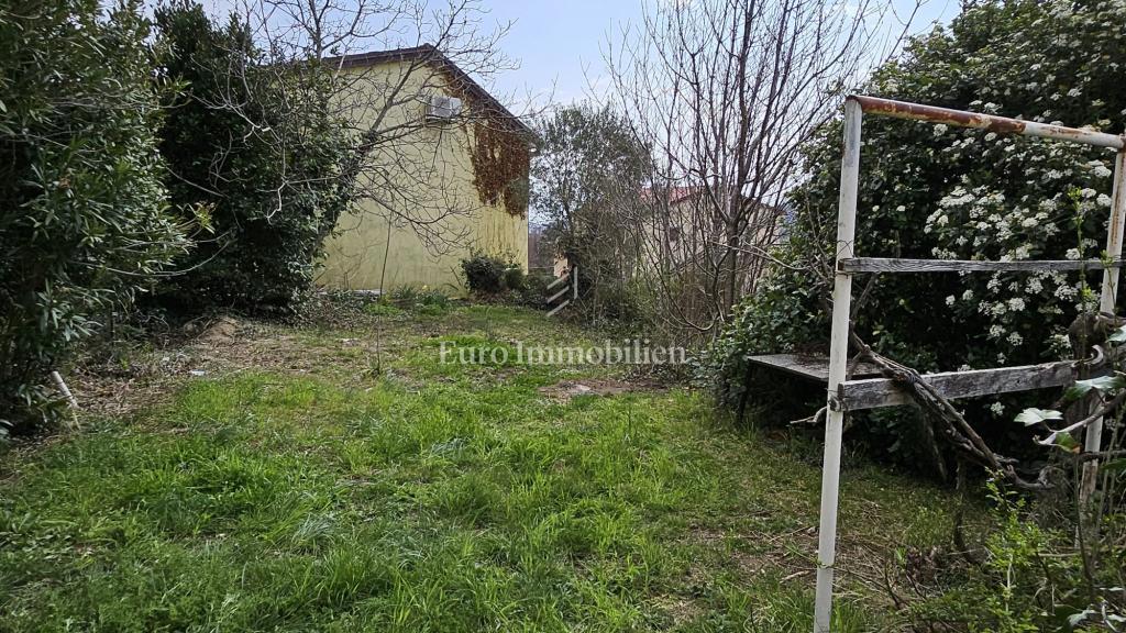 Bribir – zazidljivo zemljišče s staro hišo naprodaj