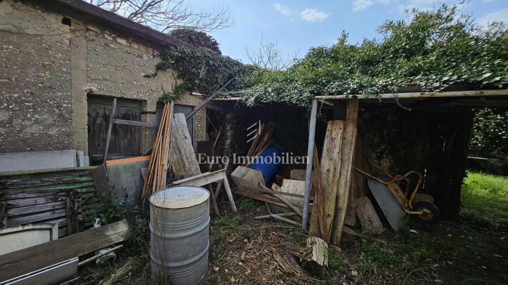 Bribir – zazidljivo zemljišče s staro hišo naprodaj