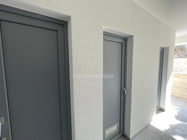 Apartma z dvema terasama v drugi vrsti do morja - Pag