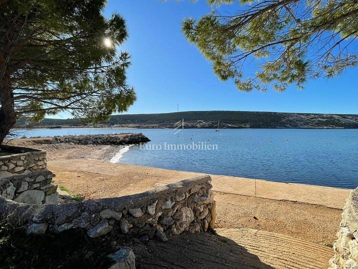 Apartma z dvema terasama v drugi vrsti do morja - Pag