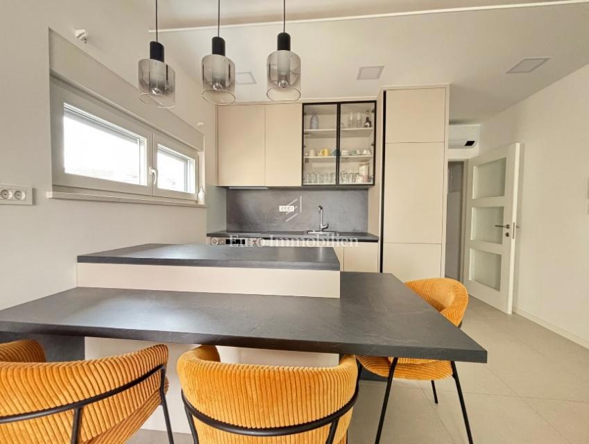 Apartma z dvema terasama v drugi vrsti do morja - Pag