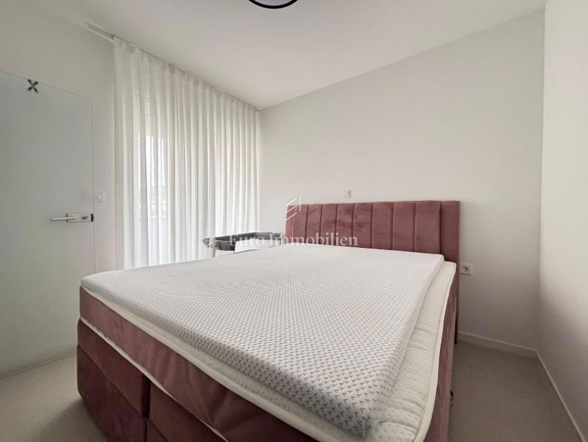 Apartma z dvema terasama v drugi vrsti do morja - Pag