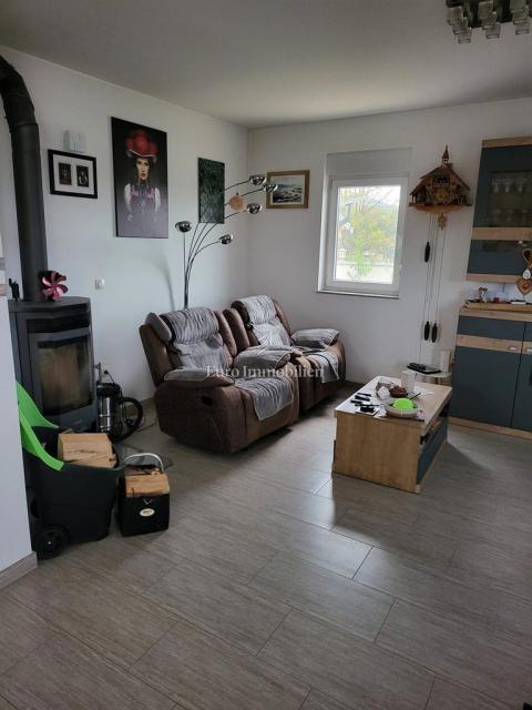 Donja Jagodnja - hiša z bazenom na mirni lokaciji