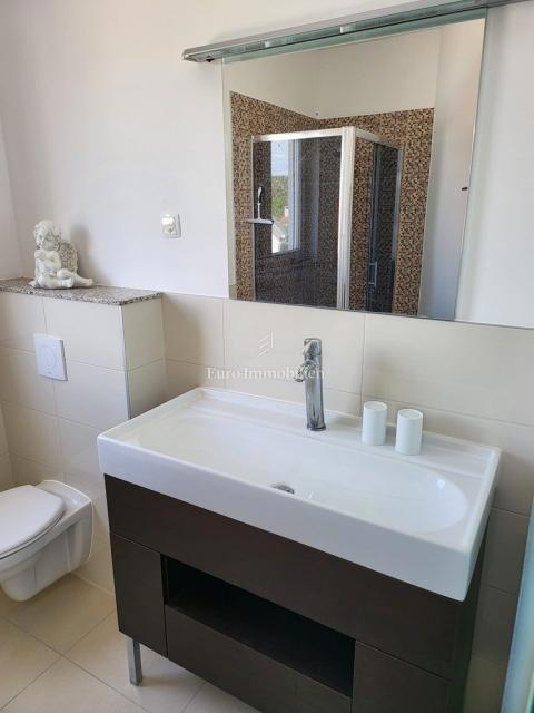 Donja Jagodnja - hiša z bazenom na mirni lokaciji