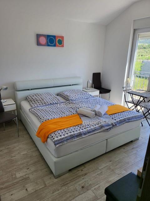 Donja Jagodnja - hiša z bazenom na mirni lokaciji