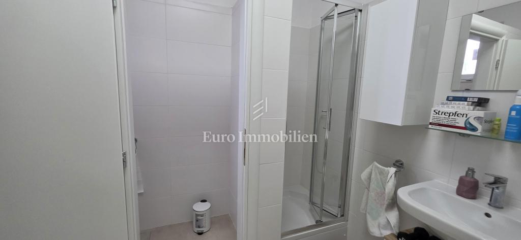 Dramalj - pisarniški prostor z uveljavljenim najemnikom na odlični lokaciji