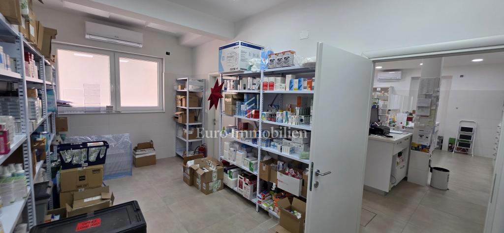 Dramalj - pisarniški prostor z uveljavljenim najemnikom na odlični lokaciji