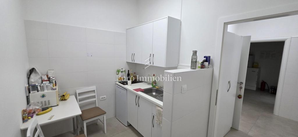 Dramalj - pisarniški prostor z uveljavljenim najemnikom na odlični lokaciji