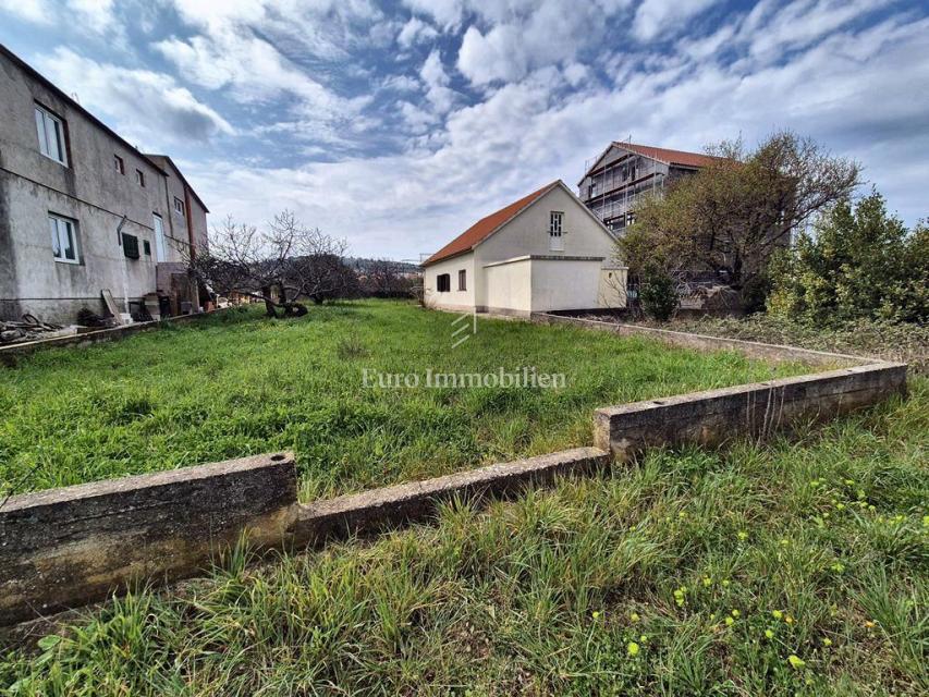 Murter, gradbeno zemljišče na mirni lokaciji