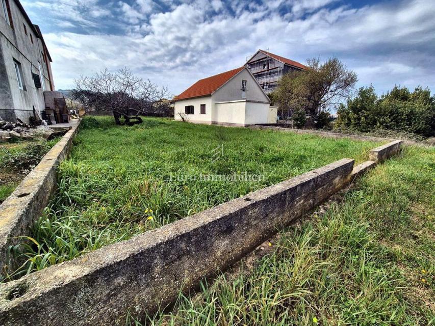 Murter, gradbeno zemljišče na mirni lokaciji