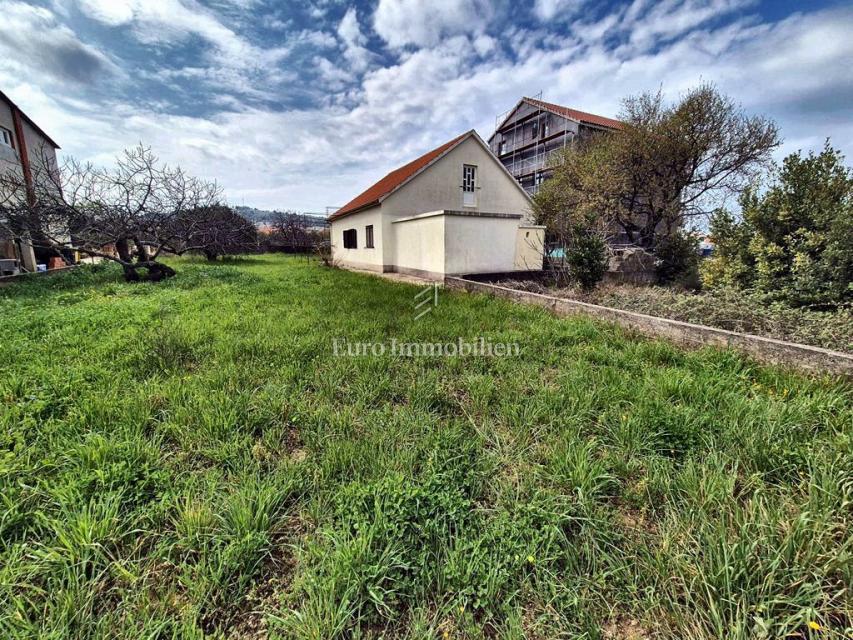 Murter, gradbeno zemljišče na mirni lokaciji