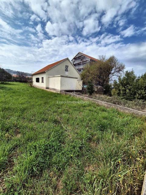 Murter, gradbeno zemljišče na mirni lokaciji