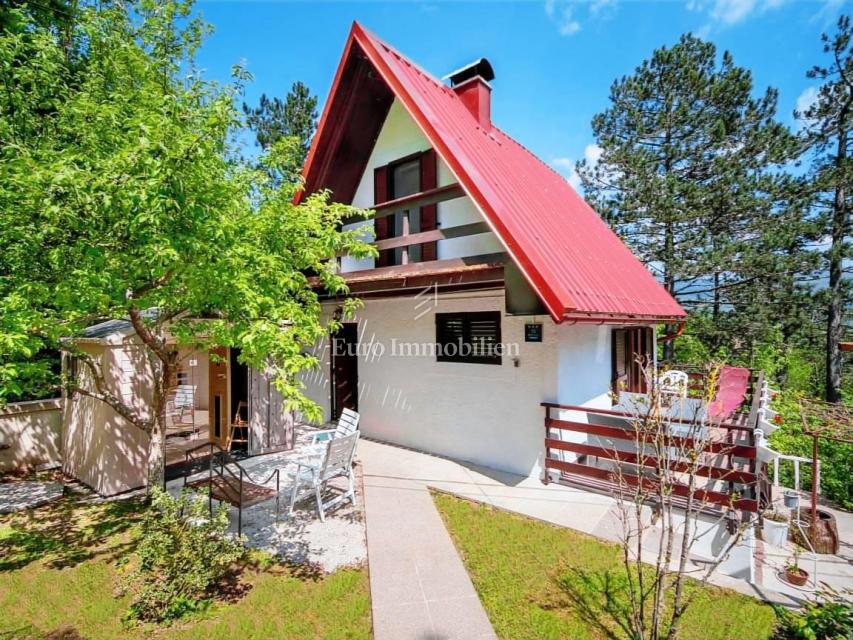 Fužine, Lič - očarljiva hiša v zeleni oazi