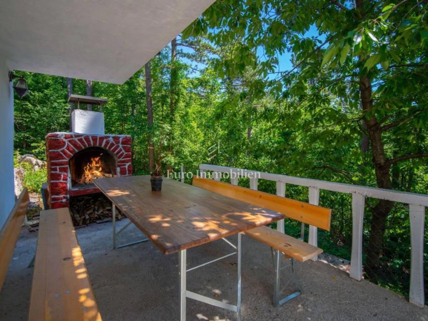 Fužine, Lič - očarljiva hiša v zeleni oazi