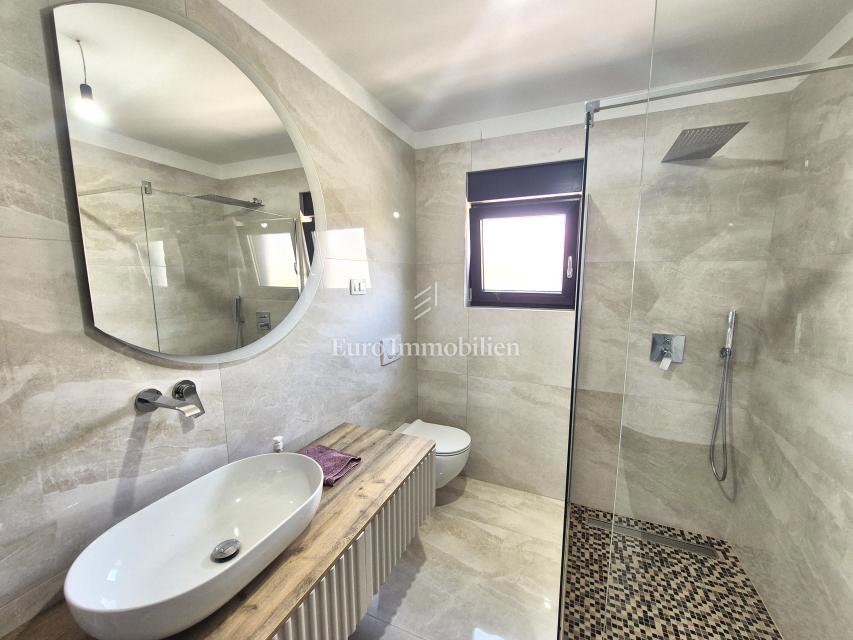Apartma s prekrasnim pogledom na morje v Malinski